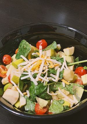 Hình của món Salad táo xanh, rau bina trộn.