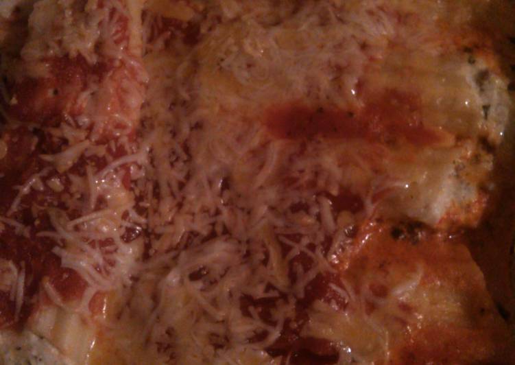 Beef and 6 cheese blend manicotti