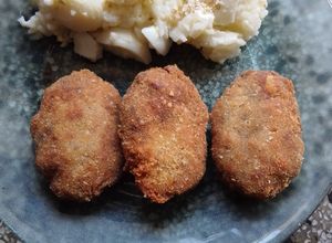 Una foto de Croquetas o bollitos de pescado caballa en lata 🐟