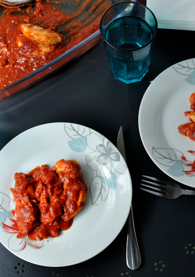 Una foto de Solomillo de pollo a la pimienta blanca en salsa de pimiento choricero