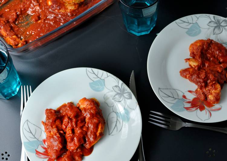 Solomillo de pollo a la pimienta blanca en salsa de pimiento choricero