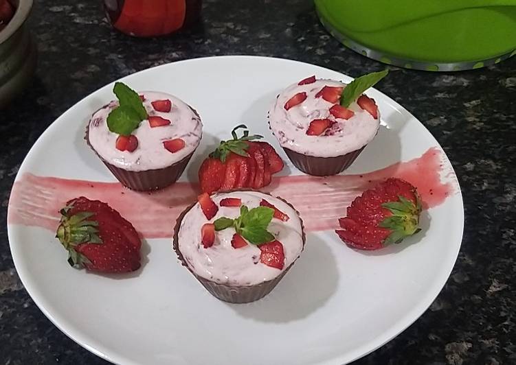 Recipe of Favorite Chocolate strawberry mousse in chocolate cups