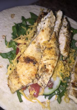 A picture of Healthy Grilled Chicken Spinach Wraps.
