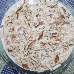 A picture of Eid special hath k bne seviyan.