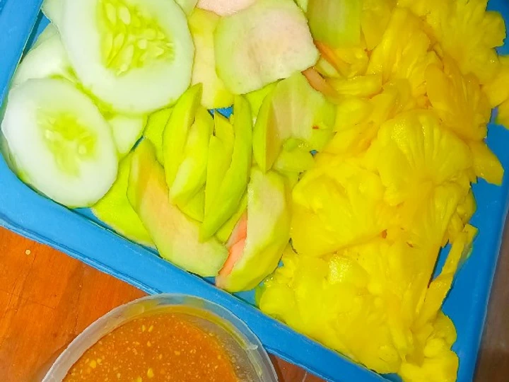 Cara Mudah Membikin Resep Rujak Manis Buah yang Bikin Ngiler Anti Ribet, Uenak Banget