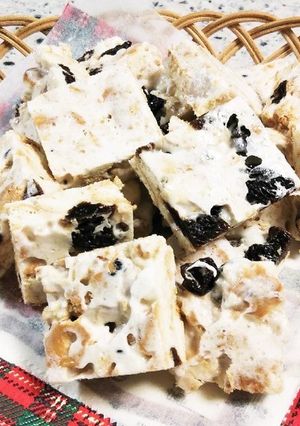 A picture of Rice Krispie Treats with Hardtack.