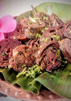 अळूवडी (alu vadi recipe in marathi) रेसिपी चे मुख्य फोटो 
