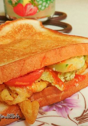 Foto resep Sandwich roti tawar (telur + sosis) simple