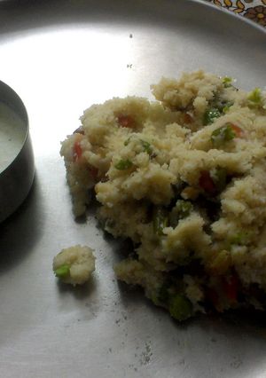A picture of Upama and chutney -Typically Indian.