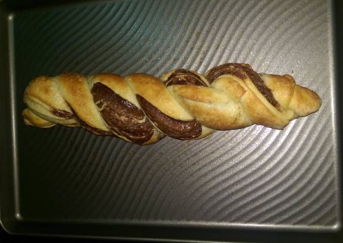 Simple Way to Prepare Homemade Twisted Nutella Bread