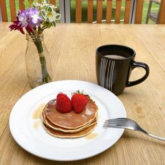Simple American pancakes A picture of Simple American pancakes.