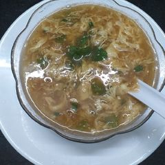 A picture of Egg Drops Capsicum Soup.
