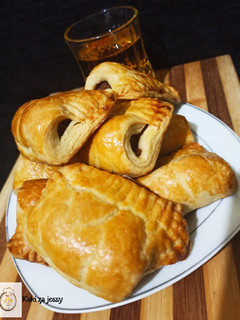 A picture of Sausage rolls in puff pastry.