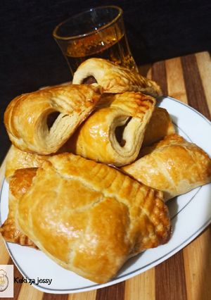 A picture of Sausage rolls in puff pastry.