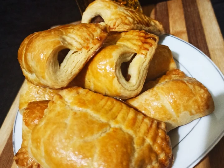 Easy Steps to Prepare Recipes Sausage rolls in puff pastry the Can Spoil the Tongue Really Delicious.
