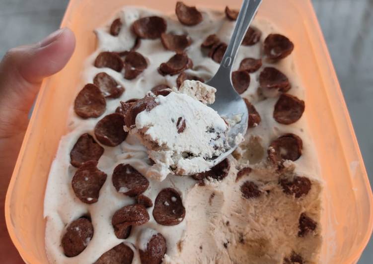 Bagaimana Menyiapkan Homemade oreo ice cream yang Lezat Sekali
