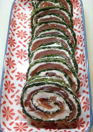 Foto principal de Rollo de espinaca, salmón y queso