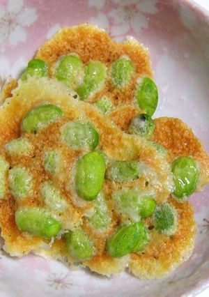 A picture of Edamame Cheese Rice Crackers.