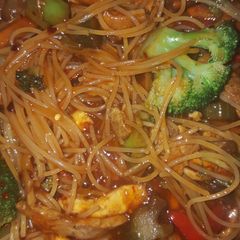 A picture of Leftover chicken stir fry.