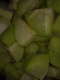 Una foto de Chayote al vapor y mantequilla