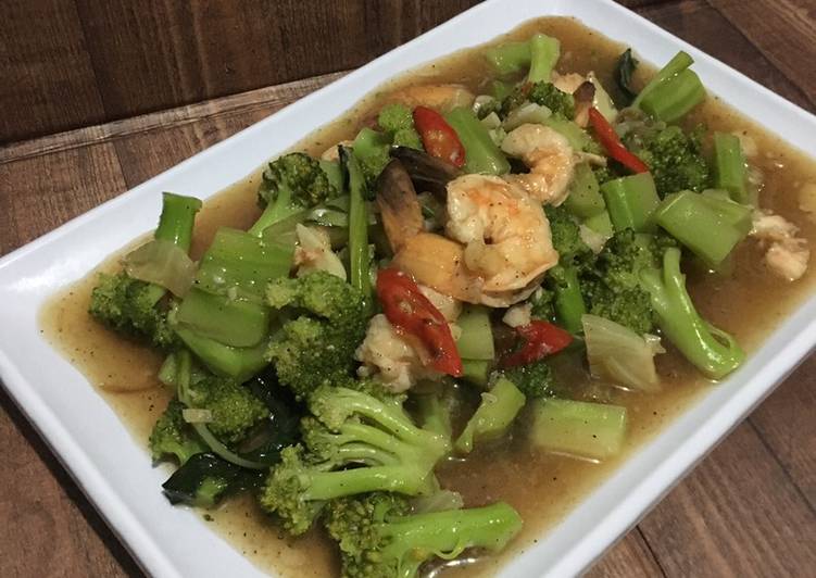 dari awal hingga akhir Menyiapkan Brokoli Udang Saus Tiram Jadi, Lezat
