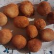 Bombas de papas choclo y queso