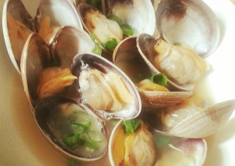 Recipe of Speedy Manila Clams Steamed With Soy Sauce and Butter You May Run Out of Rice