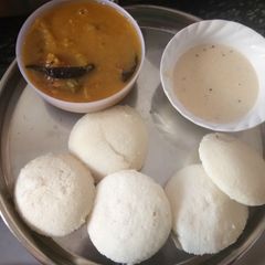 A picture of Idli.
