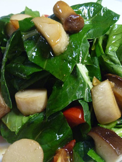 A picture of Diet & Macrobiotic Friendly King Oyster Mushroom & Komatsuma Green Salad.
