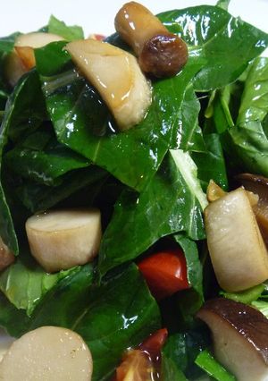 A picture of Diet & Macrobiotic Friendly King Oyster Mushroom & Komatsuma Green Salad.