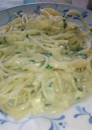 Una foto de Tallarines en salsa de queso