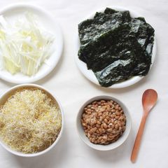A picture of Natto Hand-rolled Sushi.