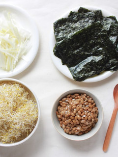 A picture of Natto Hand-rolled Sushi.