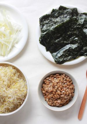 A picture of Natto Hand-rolled Sushi.