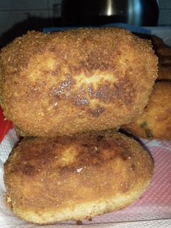 Una foto de Croquetas de arroz y harina de maíz. 🍚🌽