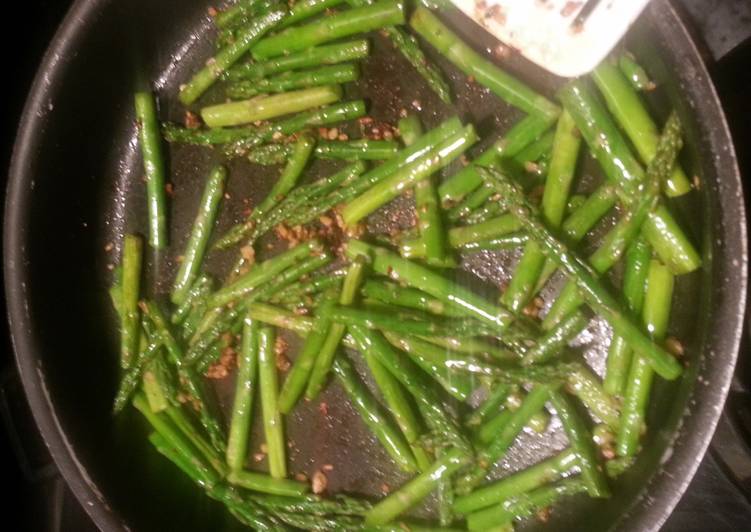 Steps to Prepare Quick Garlic-Yum Asparagus