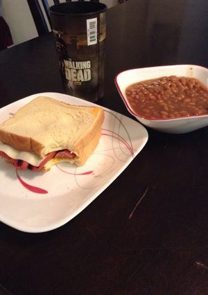 A picture of Hot Dog Sandwich Done My Wayyy.