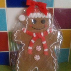 A picture of Vickys Giant Gingerbread Men, GF DF EF SF NF.