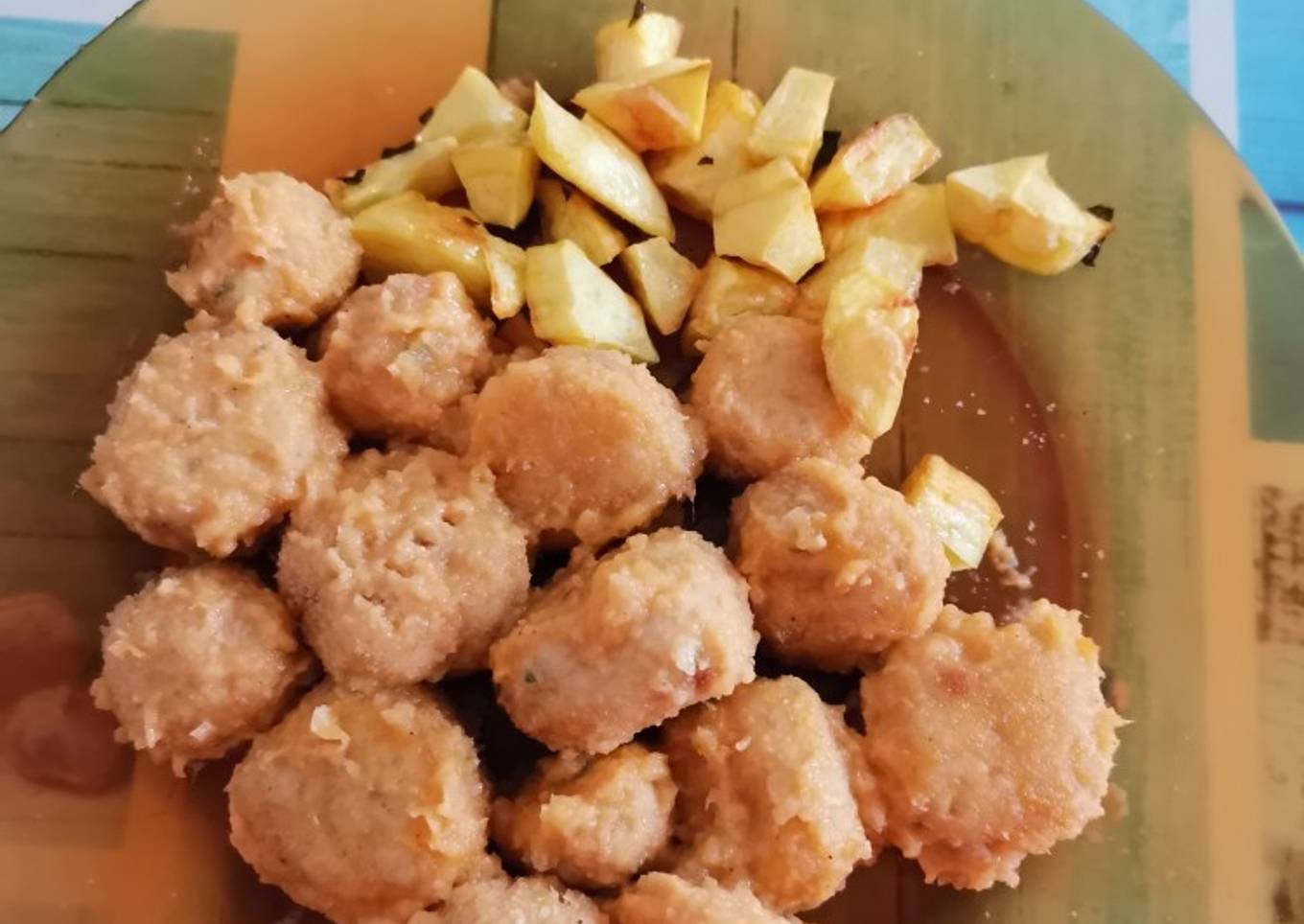 Albóndigas con salsa reducida de mango con patatas al horno