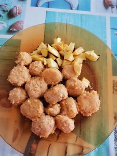 Una foto de Albóndigas con salsa reducida de mango con patatas al horno