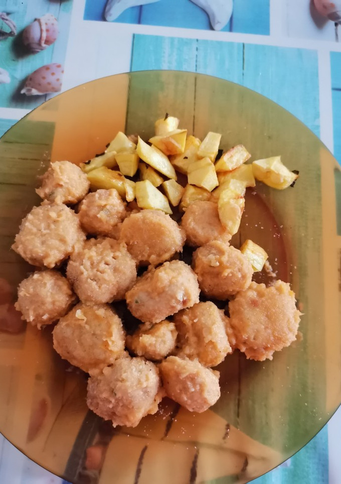 Una foto de Albóndigas con salsa reducida de mango con patatas al horno