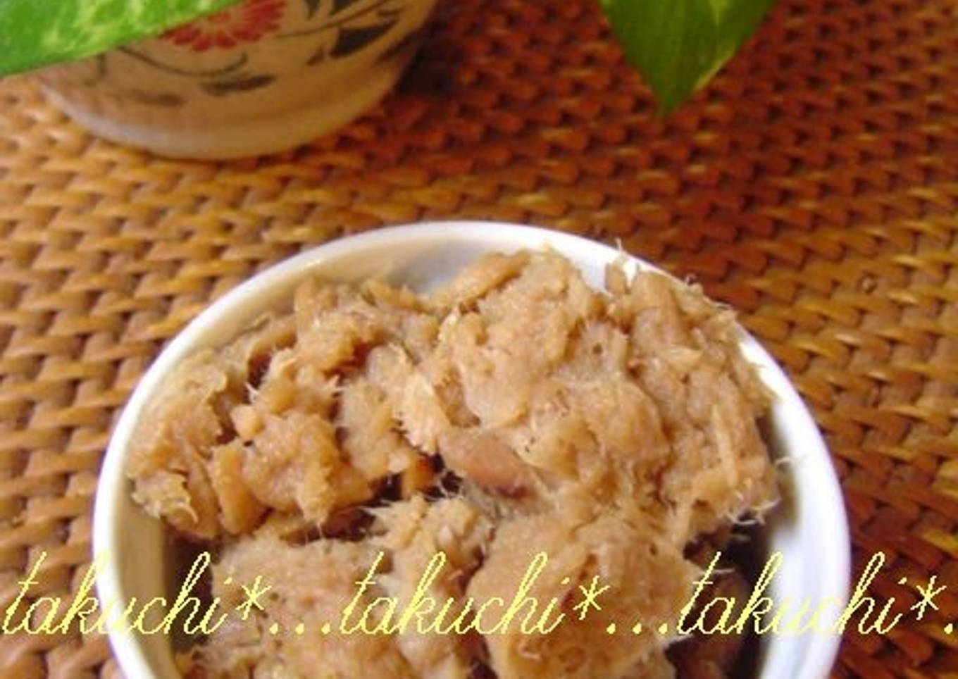 Made with canned Soboro tuna.
