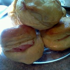 A picture of Garlic Ham n Cheese Biscuits.