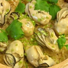 A picture of Oyster Rice in a Clay Pot.