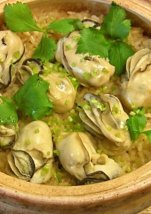 A picture of Oyster Rice in a Clay Pot.