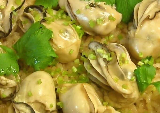Oyster Rice in a Clay Pot