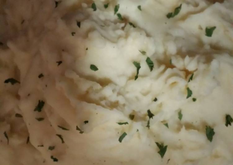 Recipe of Perfect Parmasen Garlic Mashed Potatoes