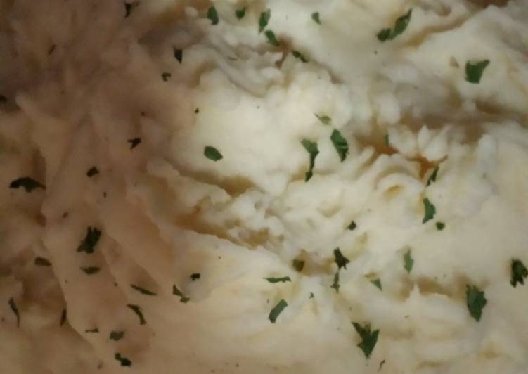 How to Make Speedy Parmasen Garlic Mashed Potatoes