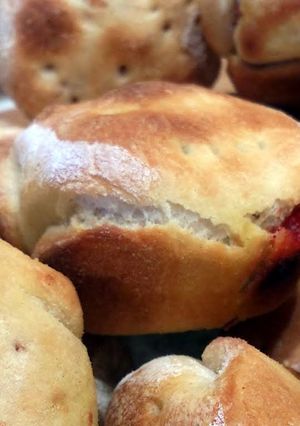 A picture of Breads with vegetables.
