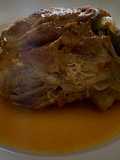 Codillo al horno con el jugo de su cocción